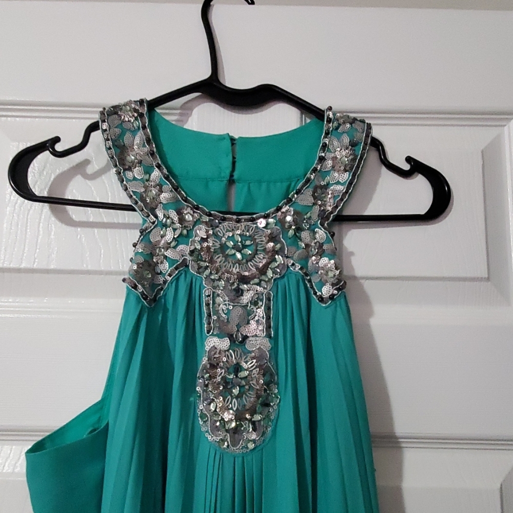 Dress - Picture 2 of 4